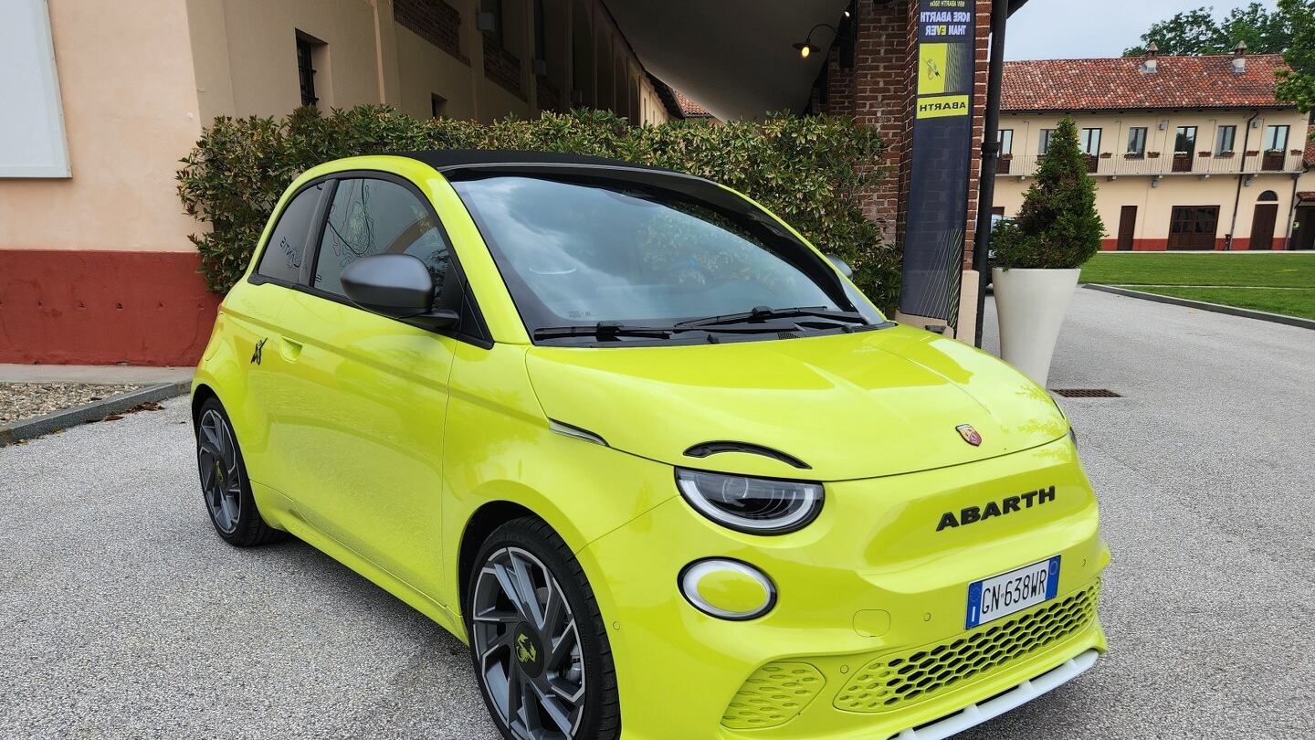 Abarth 500e: la sportiva diventa elettrica, prova in strada e in pista