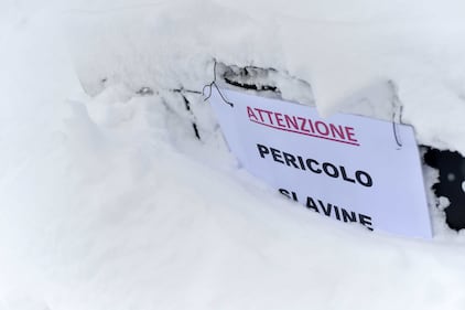 Sestriere, sommersa dalla neve 5