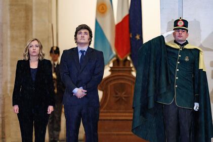 Giorgia Meloni e Javier Milei, incontro di un'ora a palazzo Chigi 9