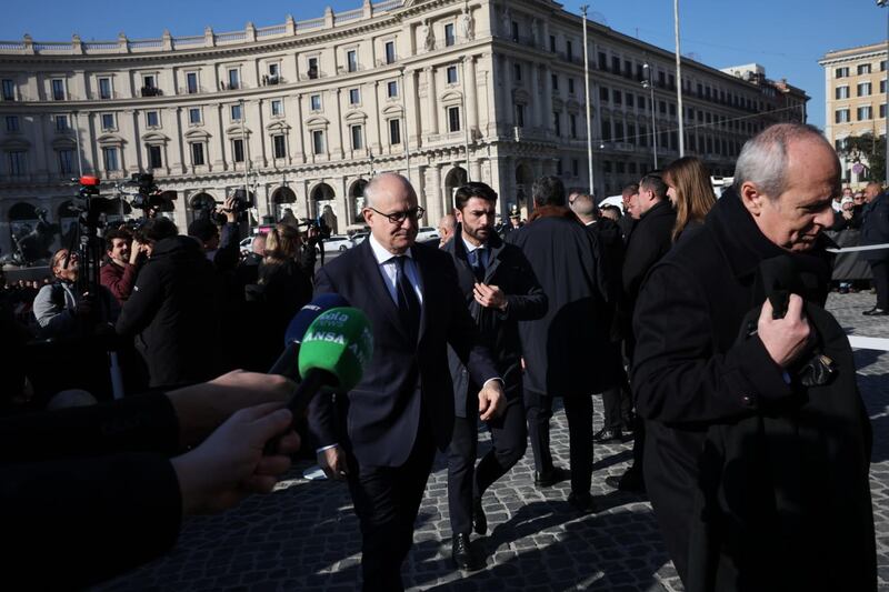 ddio a Valentino: Roma si ferma per l’ultimo saluto al re della moda, tra vip e istituzioni 6