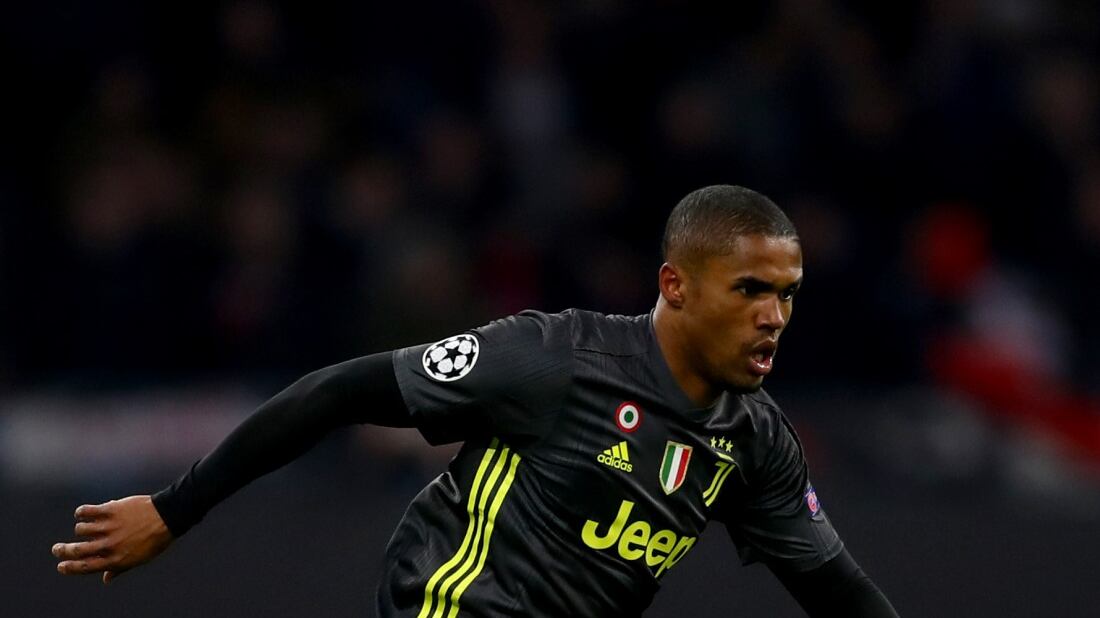 Douglas Costa non se ne va, rimane alla Juventus