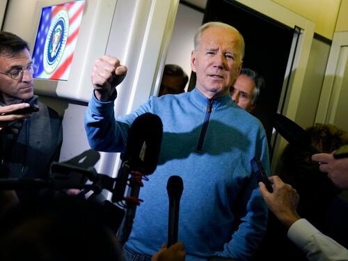 Biden salta (causa uragano) il summit di Berlino. Zelensky, tappa a Roma per incontrare Meloni