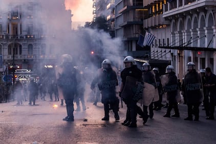 Grecia, scontri davanti al parlamento 17