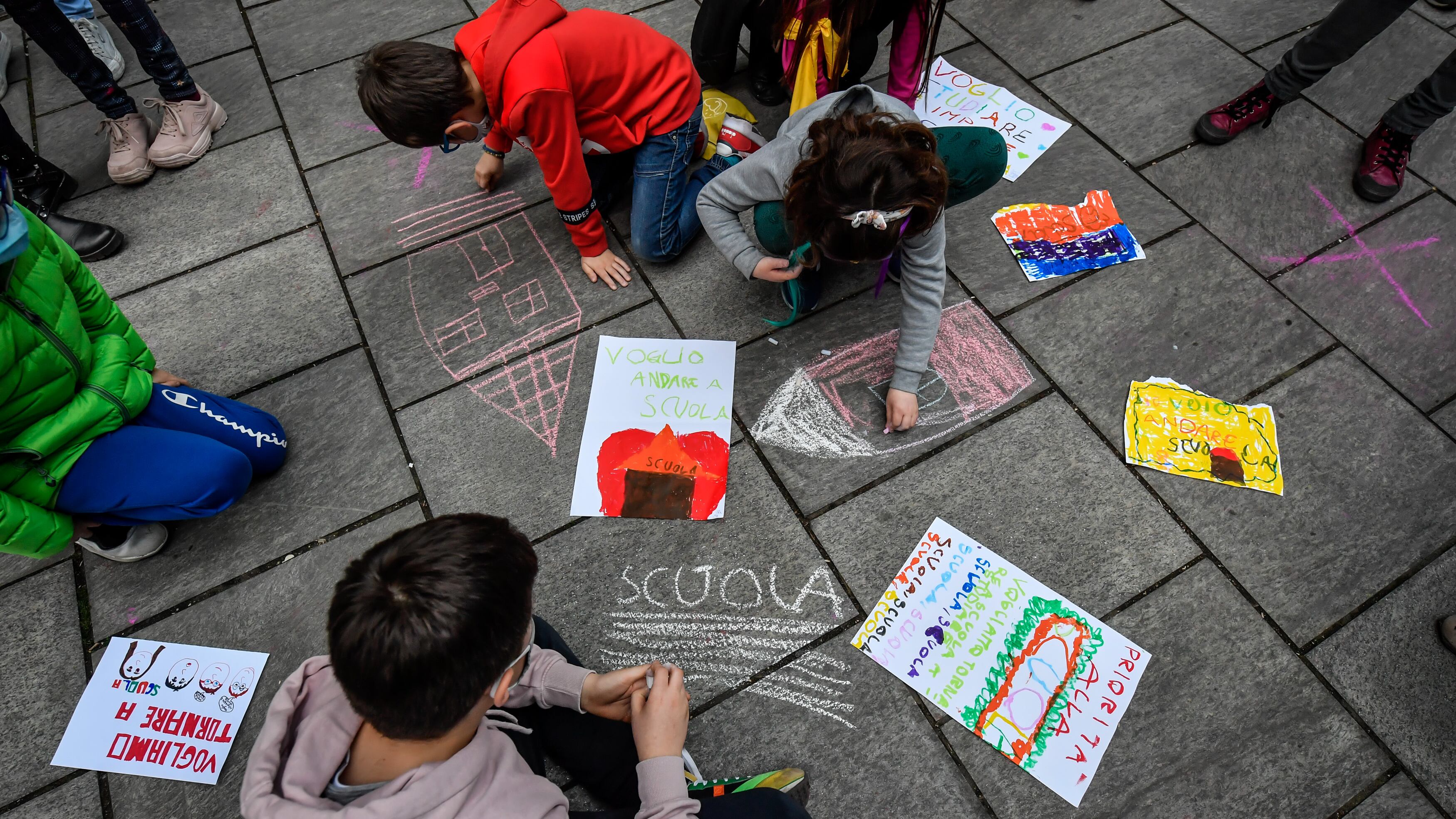 Micro peni all'uncinetto per bimbi trans: l'ultima follia Lgbt