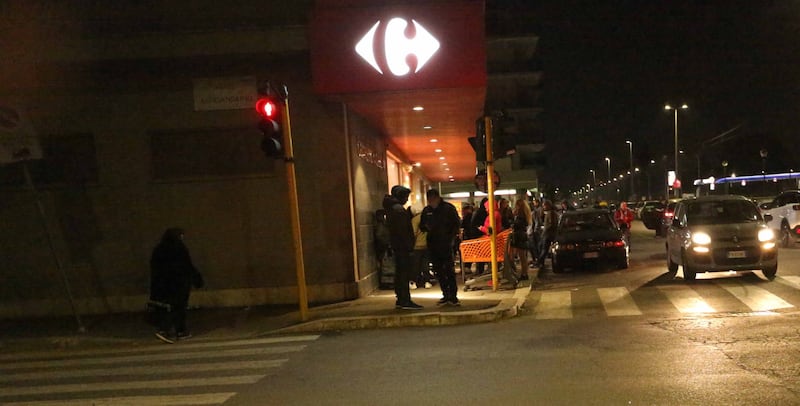 Coronavirus, l'assalto notturno ai supermercati 2