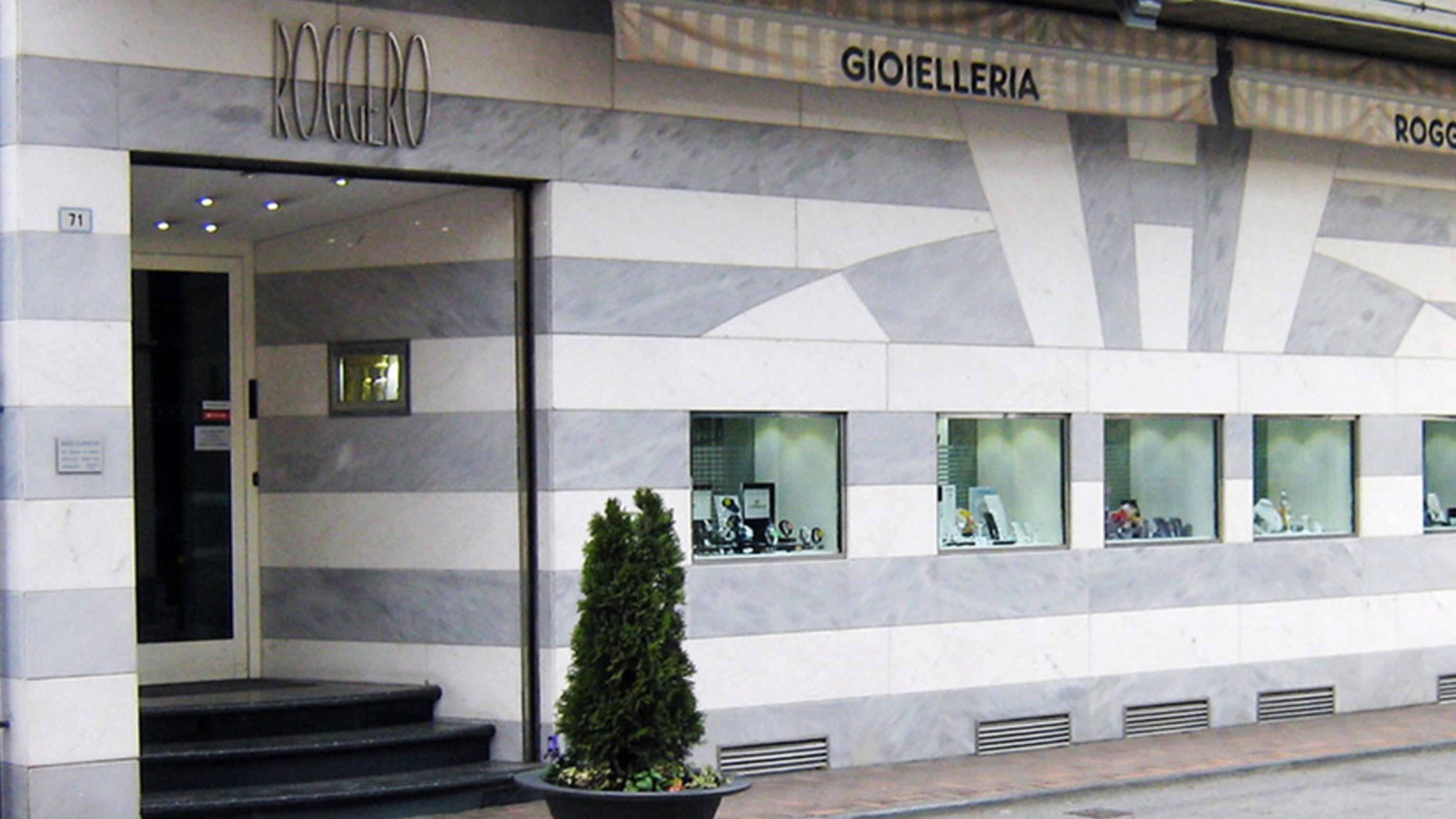 La famiglia Roggero va avanti: riaperta la gioielleria. La moglie: "Siamo in un bruttissimo sogno"