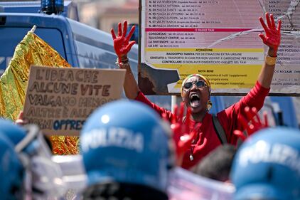 Manifestazione degli antagonisti a Napoli