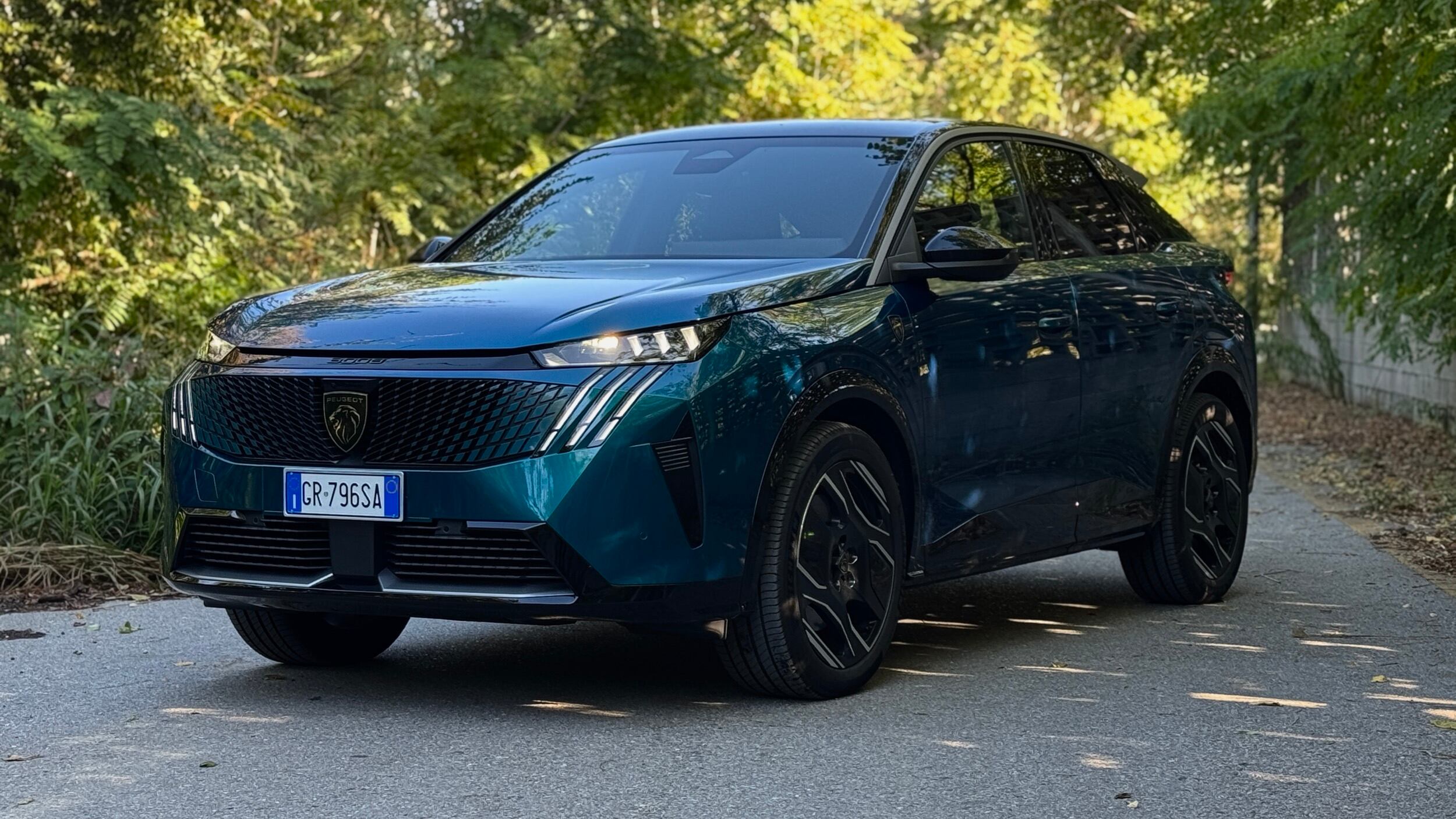 Peugeot E-3008: alla scoperta del nuovo SUV fastback elettrico