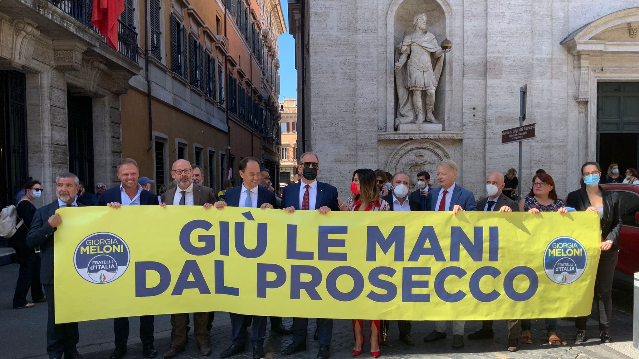 Vogliono imporci il Prosek: scoppia la guerra della bottiglia