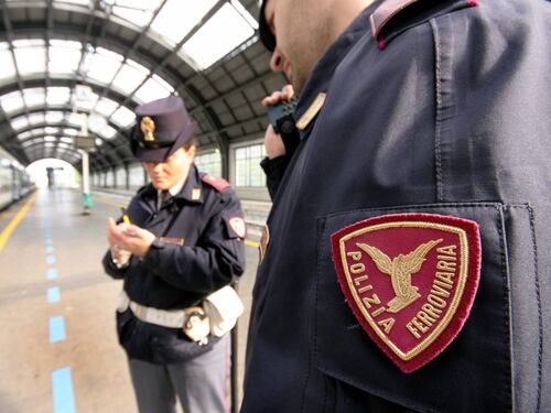 Si presenta alla Polfer per ritirare un documento smarrito ma è ricercato e viene arrestato