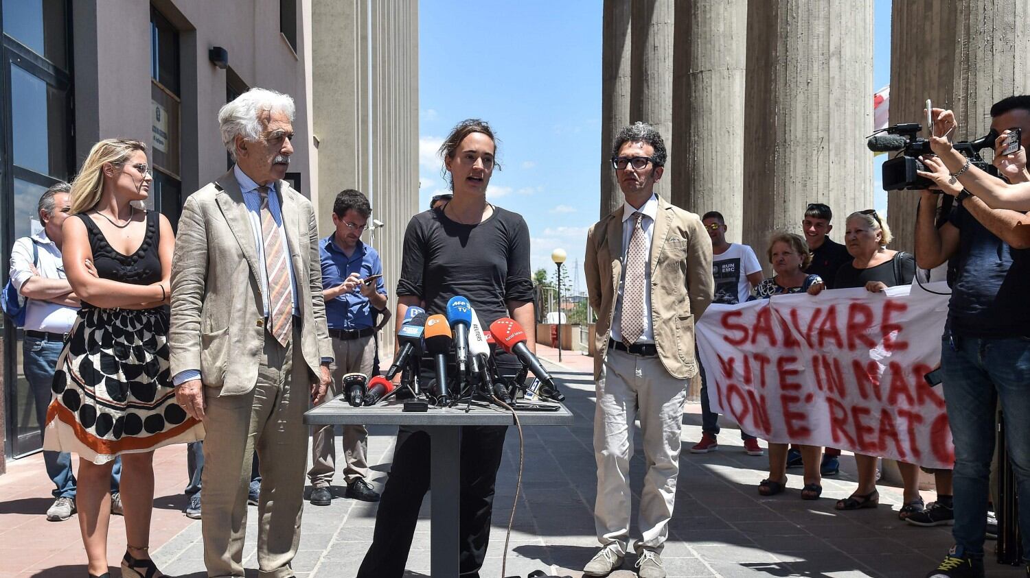 "Dietro Carola c'è la mano dei tedeschi". L'accusa choc dell'ex capo dei servizi