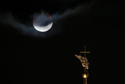Una notte di luna rossa: ecco l'eclissi nel mondo 4
