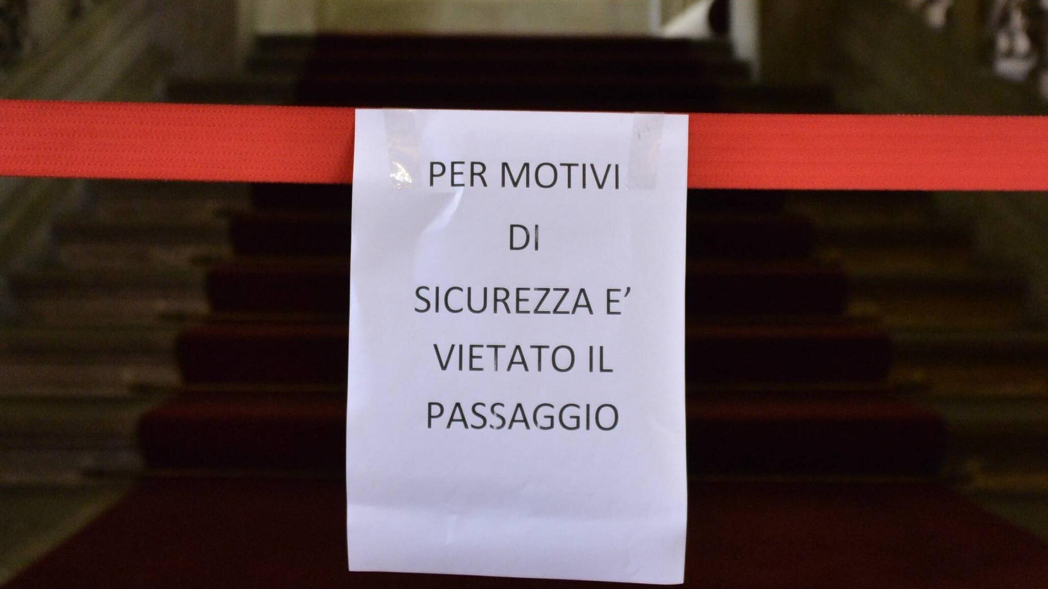 Consegnate solo tre anni fa Le case cadono già a pezzi