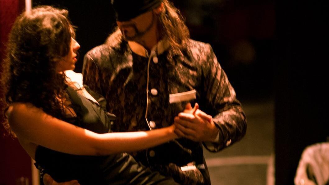 Al Garage il tango conquista con ironia