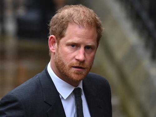 Adesso Harry rivuole la scorta: il caso davanti all'Alta Corte di Londra