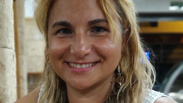 "Covid non esiste". Maestra in gravi condizioni