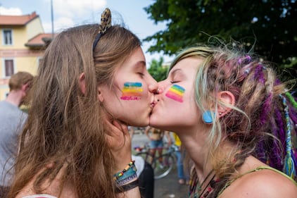 In strada a Milano per il Pride ma con poche mascherine 4