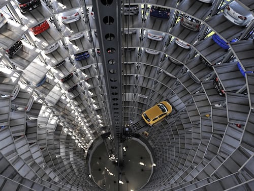 Migliorano le vendite di auto