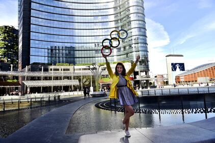 I cinque cerchi delle Olimpiadi colorano Milano 8