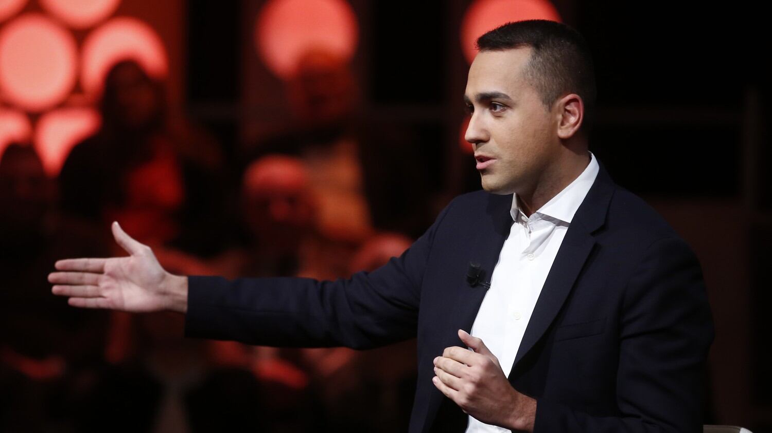 Luigino, uomo di gomma che alla fine accetta tutto