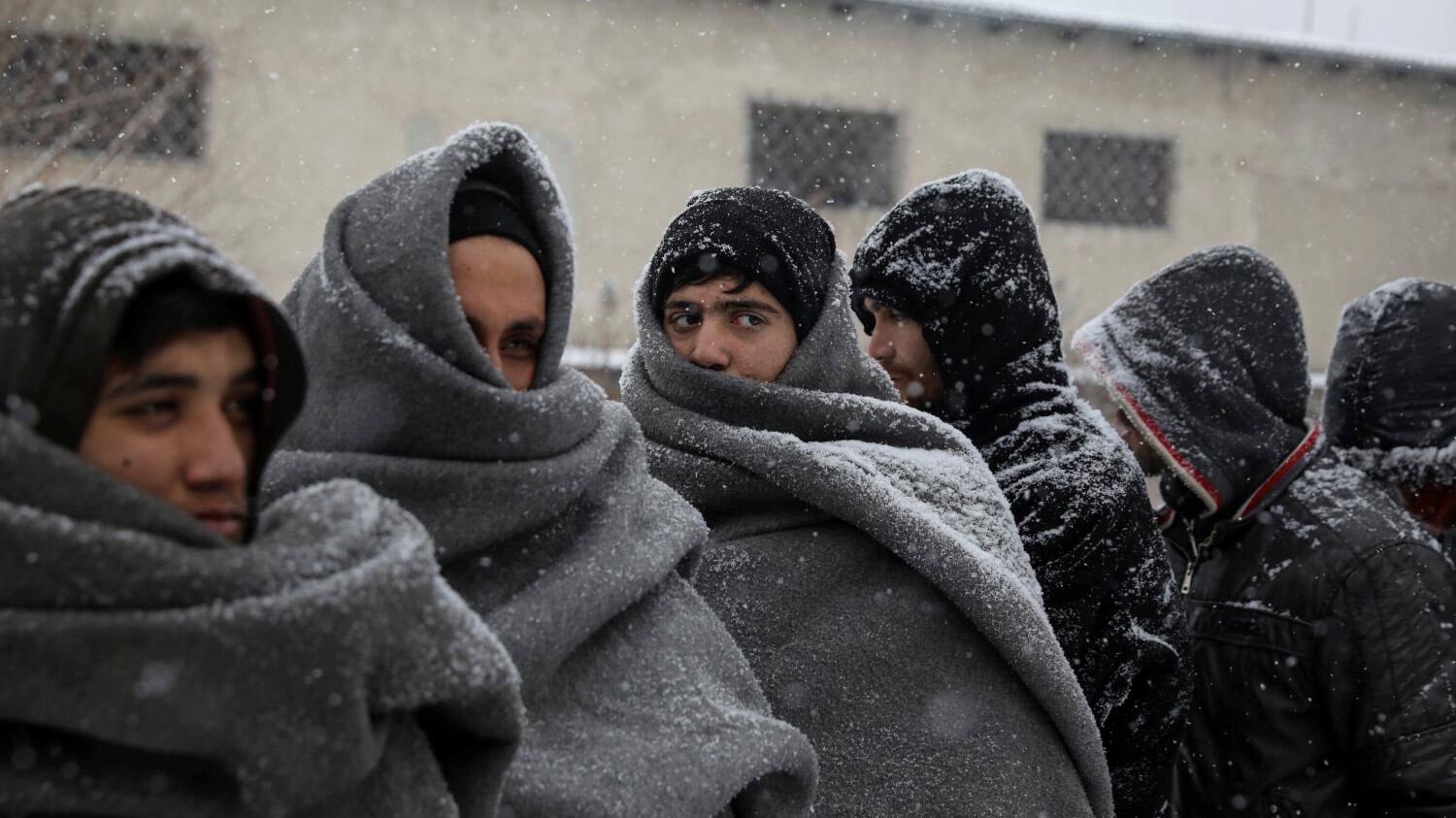 Bloccati nei Balcani i migranti muoiono di freddo