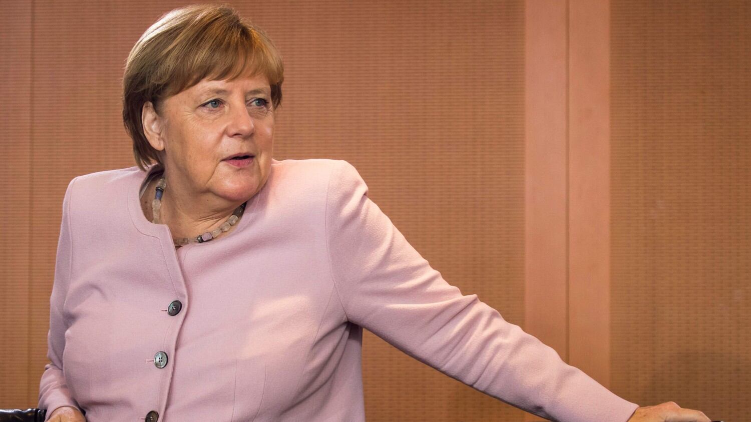 Merkel, le ombre sul passato: era una spia della Stasi?