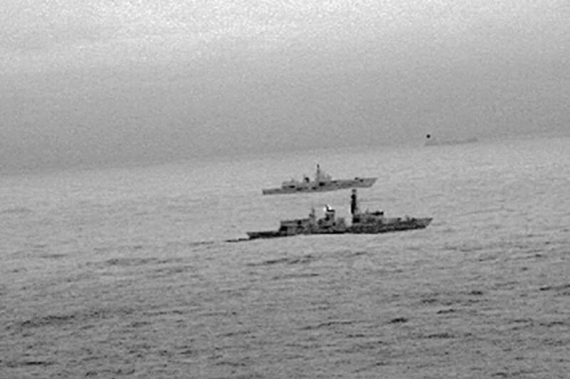 La fregata della Royal Navy scorta la nave russa 4