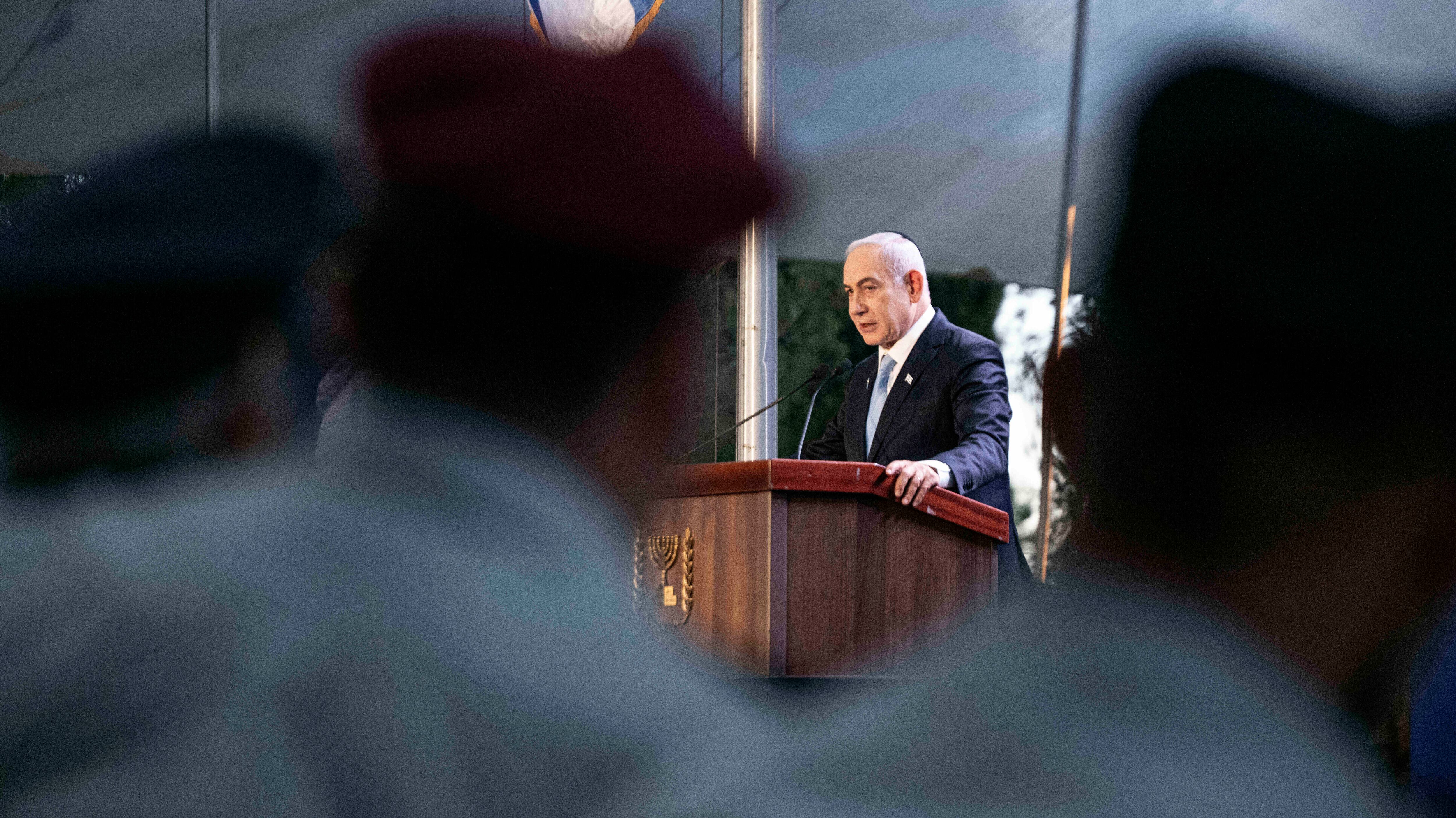 Netanyahu ha l'ok per colpire l'Iran. Nuovi raid nel centro di Beirut