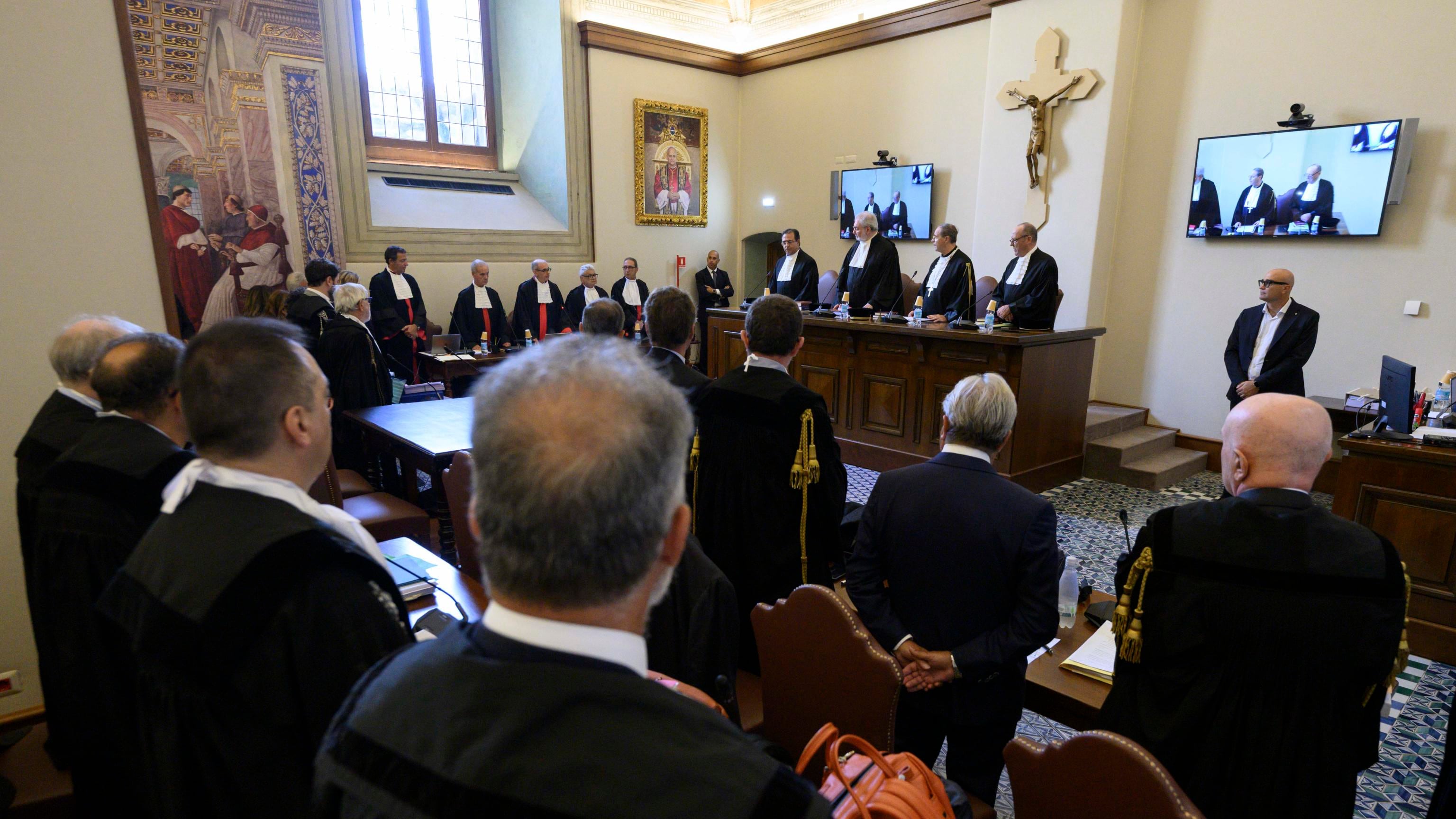 Processo a Becciu, Diddi si astiene per non farsi cacciare