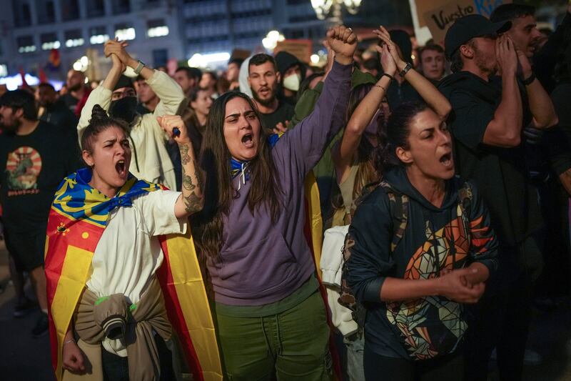 Valencia, manifestanti in strada contro la gestione Mazòn 1