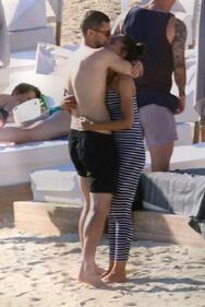 Mattia Destro e Ludovica Caramis: esplode la passione a Mykonos 7