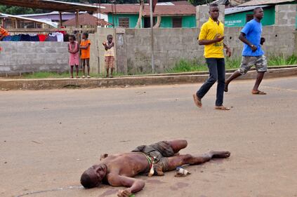 Ebola, i cadaveri abbandonati per strada 3