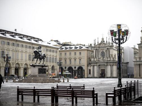 Maltempo, allerta al Sud. Prima neve a Torino