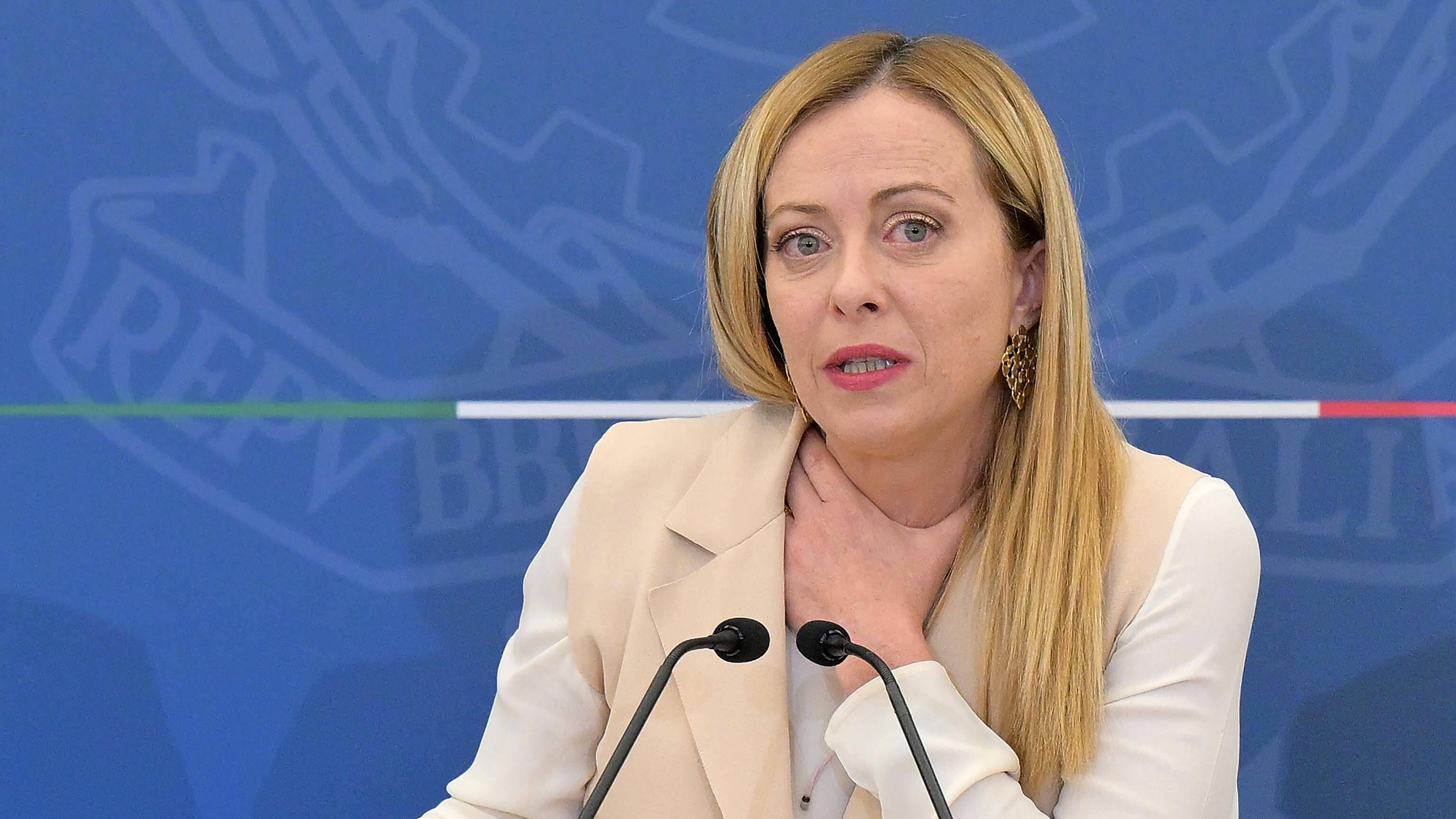 La parola 'fine' di Meloni, la verità di Striscia e Gaza: quindi, oggi...