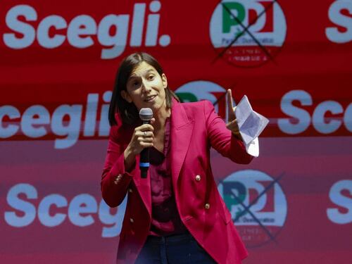 Esponente LGBT "punge" Elly Schlein: "Sono ultimo nella sua lista elettorale"
