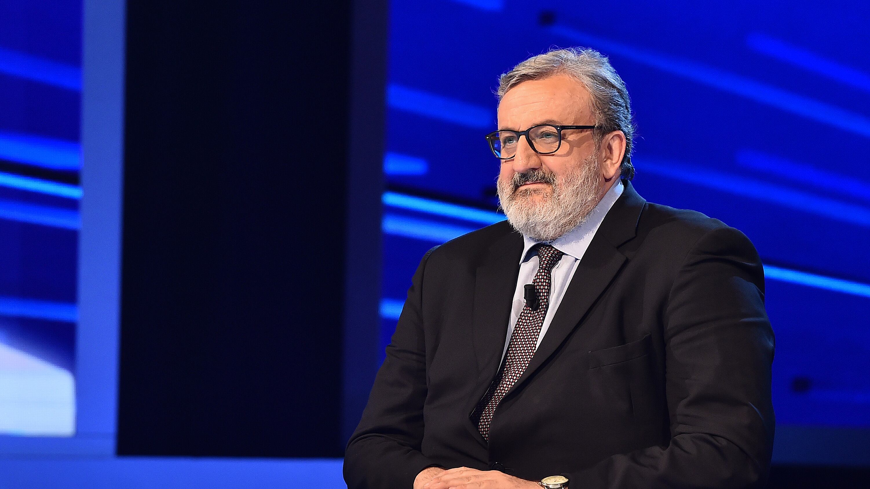 Emiliano choc sull'Ilva: "Adesso stop all'acciaio". Calenda: "È una follia"