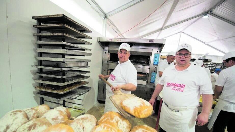 Il "pane in piazza": le nozze con l'olio