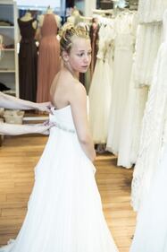 Bambina sposa a 12 anni, la campagna choc 11