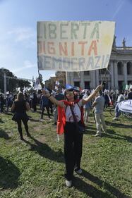 La manifestazione "no mask" oggi a Roma in Piazza San Giovanni 4