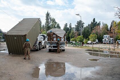 Unifil, il contingente italiano consegna un'abulanza alla municipalità di tiro 8