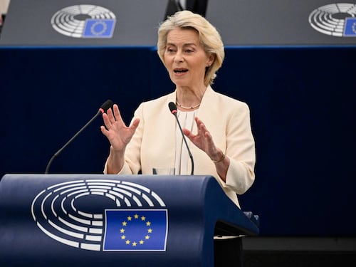 Migranti, estremisti e Russia: von der Leyen blinda l'Europa
