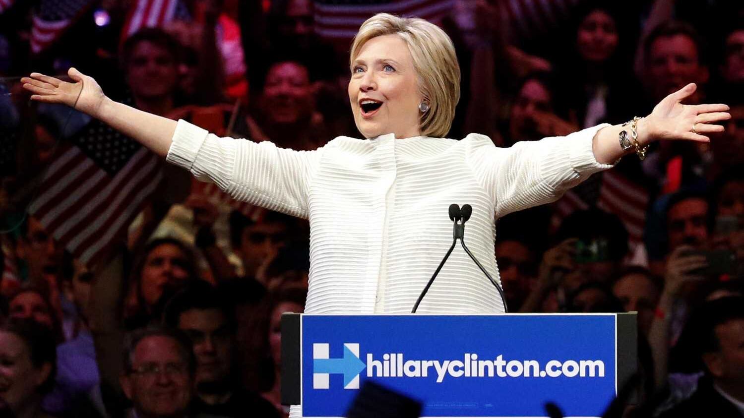 Hillary Clinton celebra la prima nomination di una donna: "Una pietra miliare"