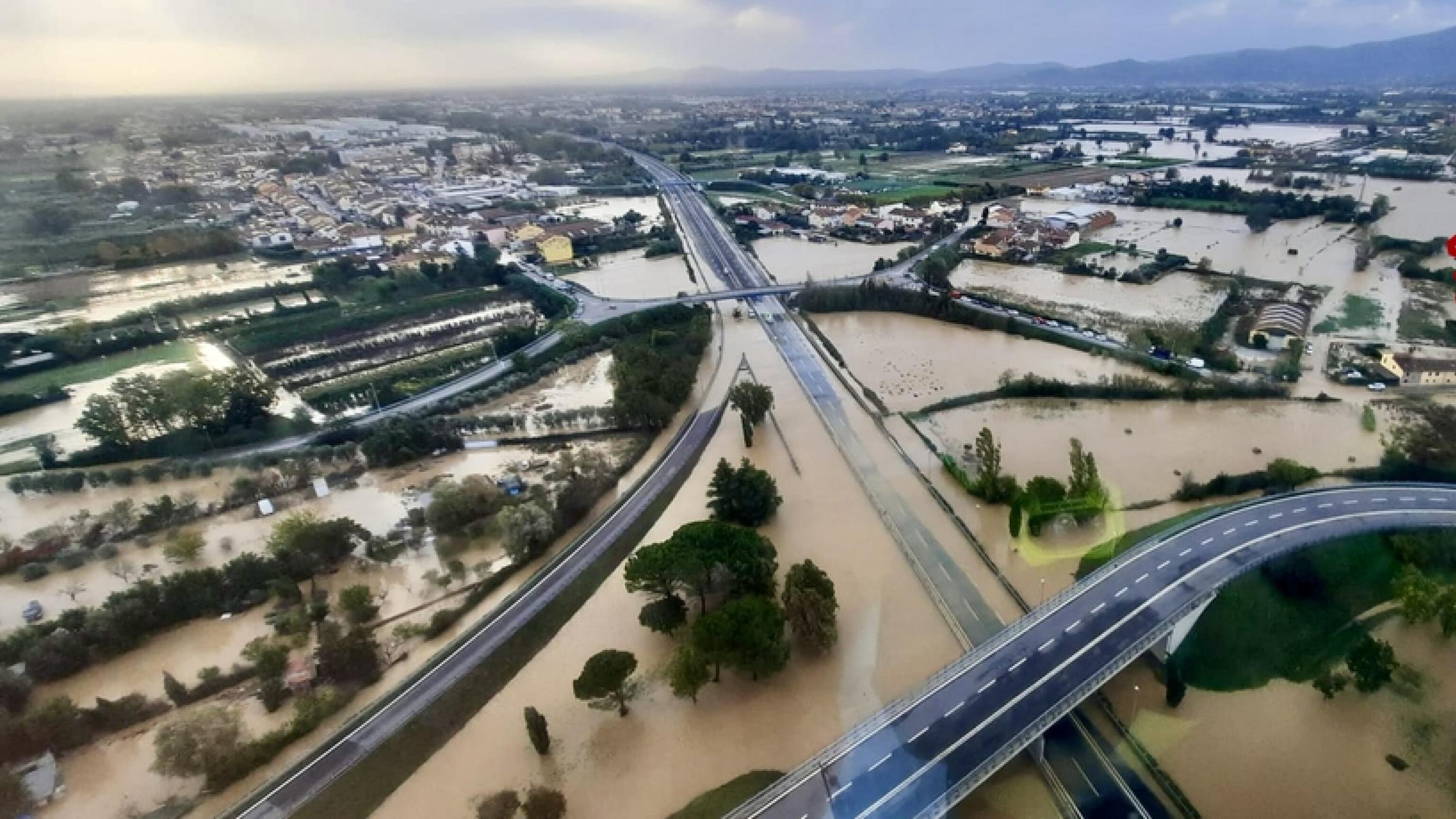 Il "jet stream" dietro la tempesta Ciaran: così il maltempo ha colpito l'Italia e cosa succede ora
