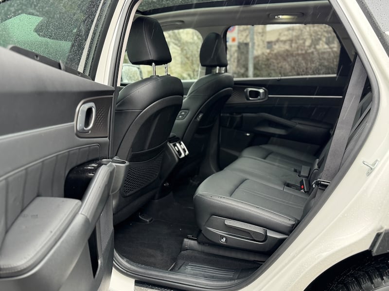 KIA Sorento HEV 2025: guarda la gallery del SUV 7 posti ibrido full 16