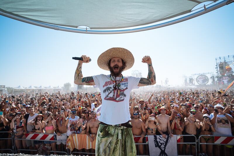 Jovanotti scatenato al Jova Beach Party 10