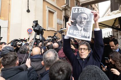 L'opposizione contro la conferenza sulla remigrazione occupa la sala stampa della Camera 10