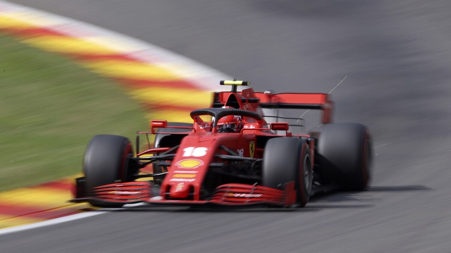 Ferrari, volano stracci con Leclerc: "Figli di p..."