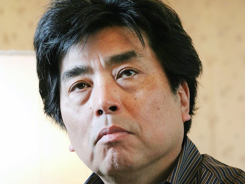 Addio a Ryu Murakami: l’autore di “Blu quasi trasparente” scompare a 74 anni