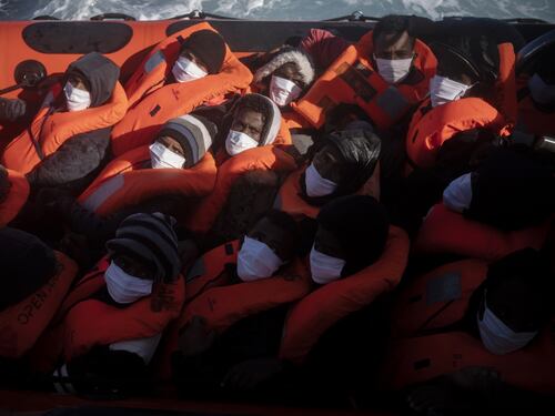 Arrivano con Open Arms altri 265 migranti. E poi processano Salvini