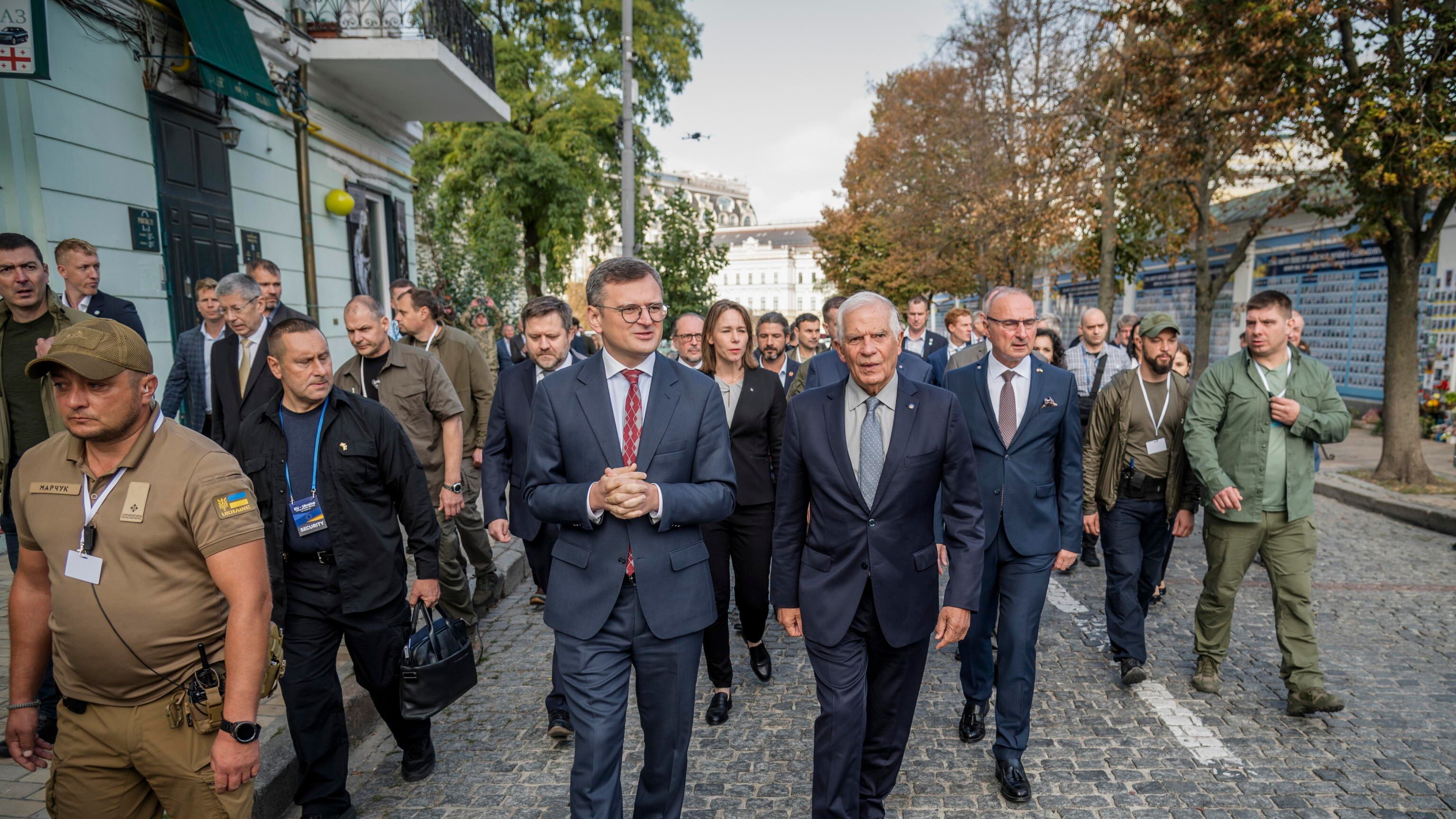 Ue (e Biden): "Noi con Kiev". Mosca testa il super missile